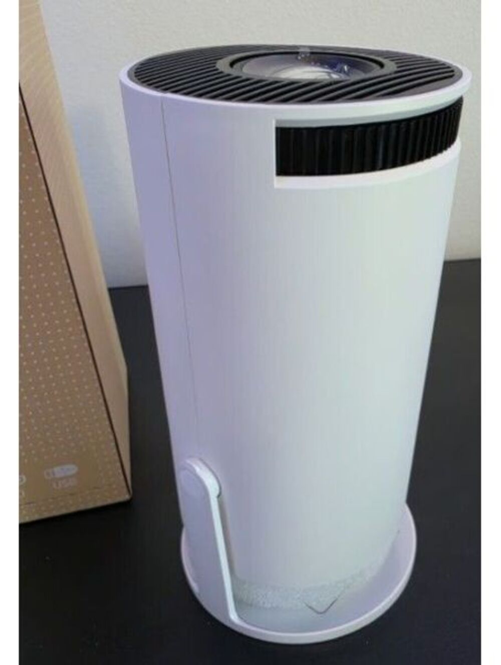 LED Projector Ultra HD High Dynamic Range Adjustable Height - Picture 2 of 4
